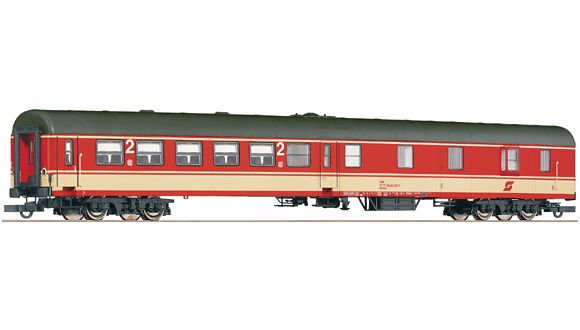 Passenger car 2nd class with buggage compartment in JAFFA livery<br /><a href='images/pictures/Roco/64428.jpg' target='_blank'>Full size image</a>